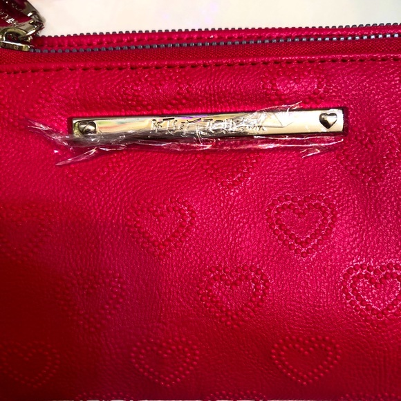 Betsey Johnson Red Faux Leather Double Zip Wristlet Embossed Heart Print NWT - Picture 5 of 10
